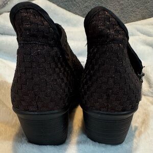 Bernie Mev womens Brown Zig
Zag Snkle Bootie Sz 5.5